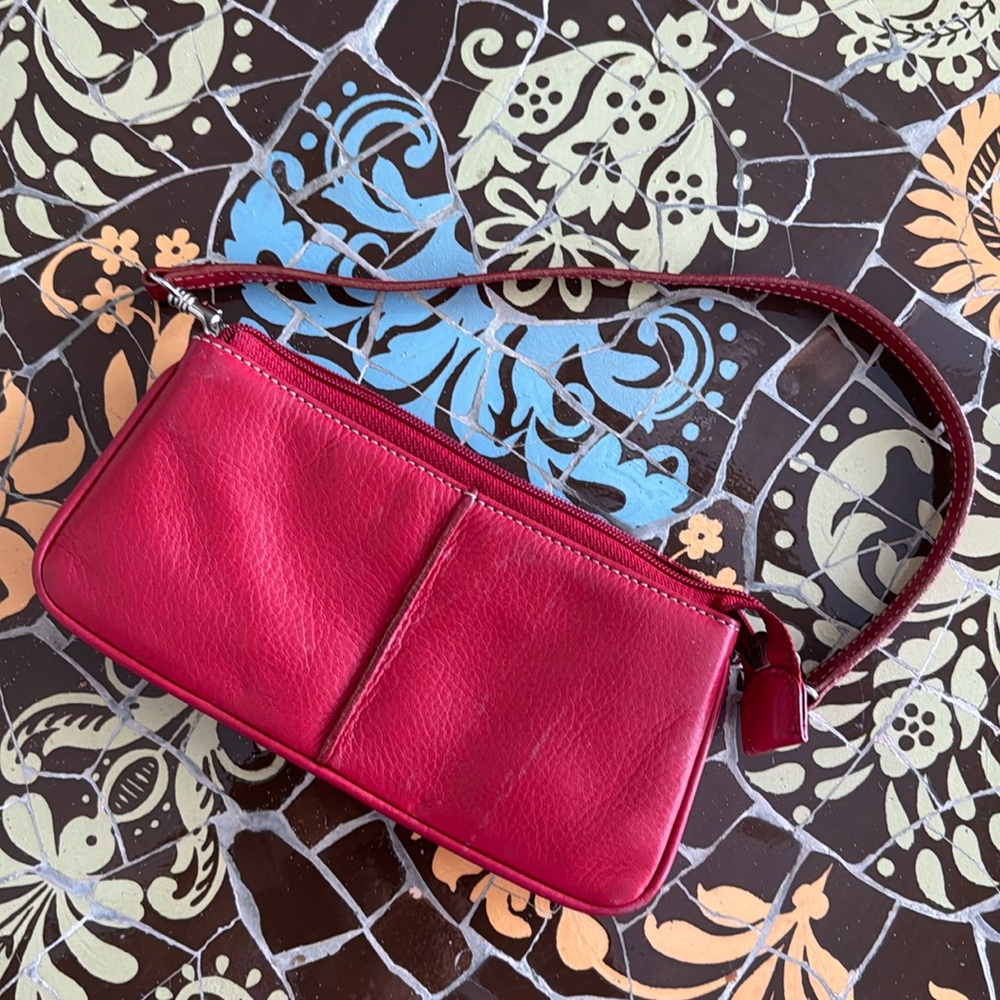 CASLON LEATHER HANDBAG.